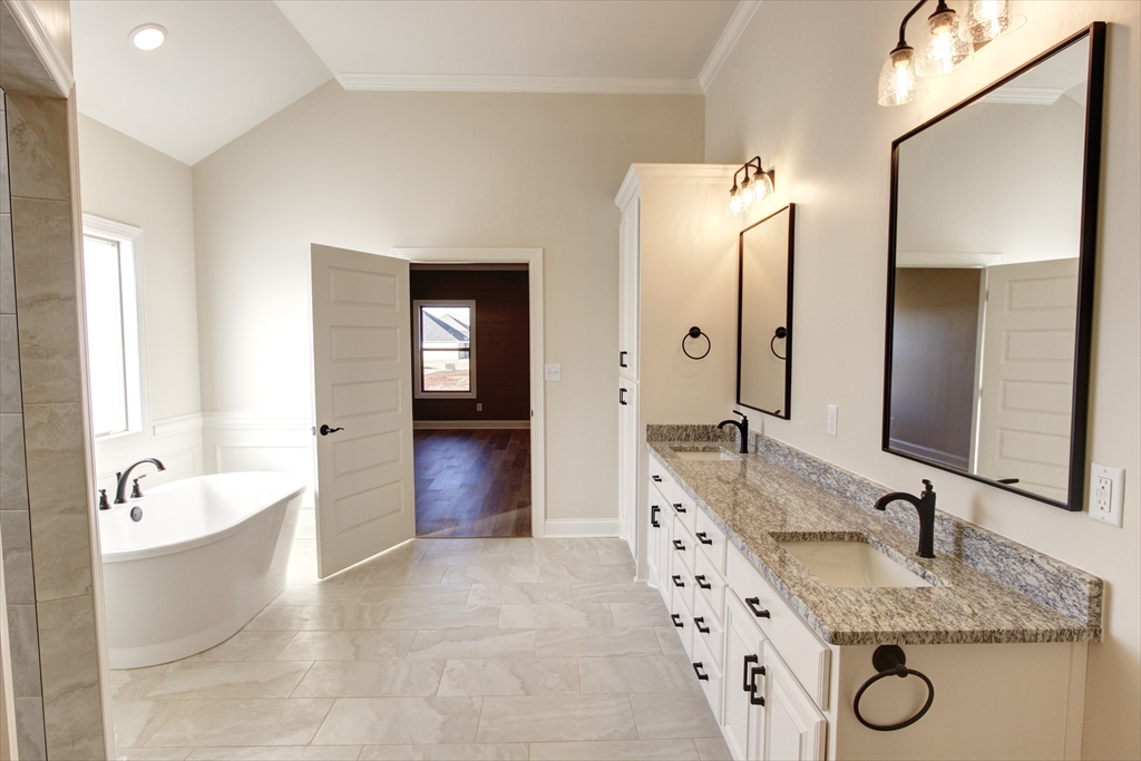 11 Foot Ceiling With Crown In Master Bath