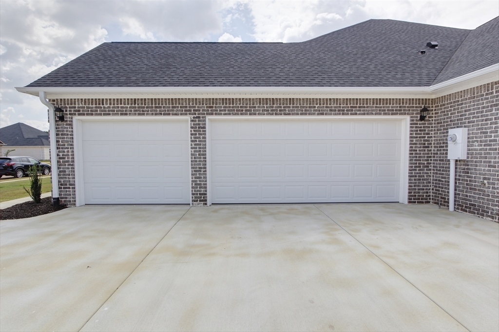 3 Cars Garage